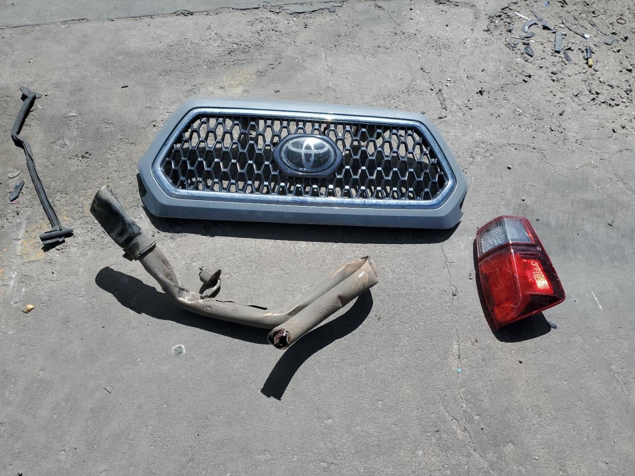 Toyota Tacoma Double Cab Image 11