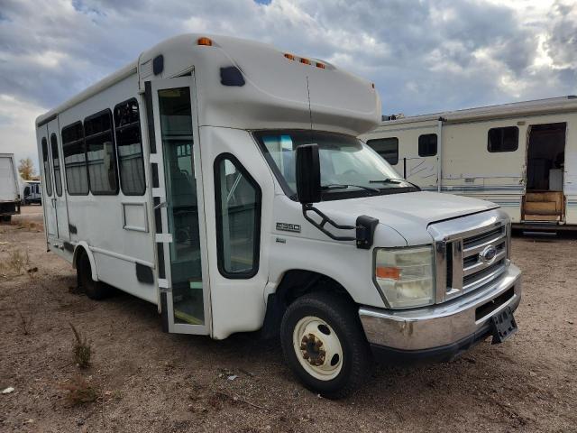 Ford Econoline E350 Super Duty Cutaway Van Image 4