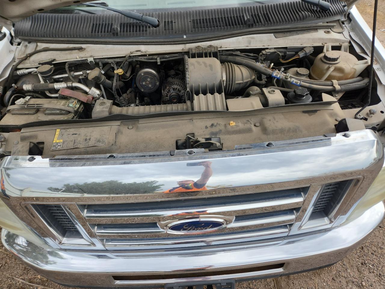 Ford Econoline E350 Super Duty Cutaway Van Image 10