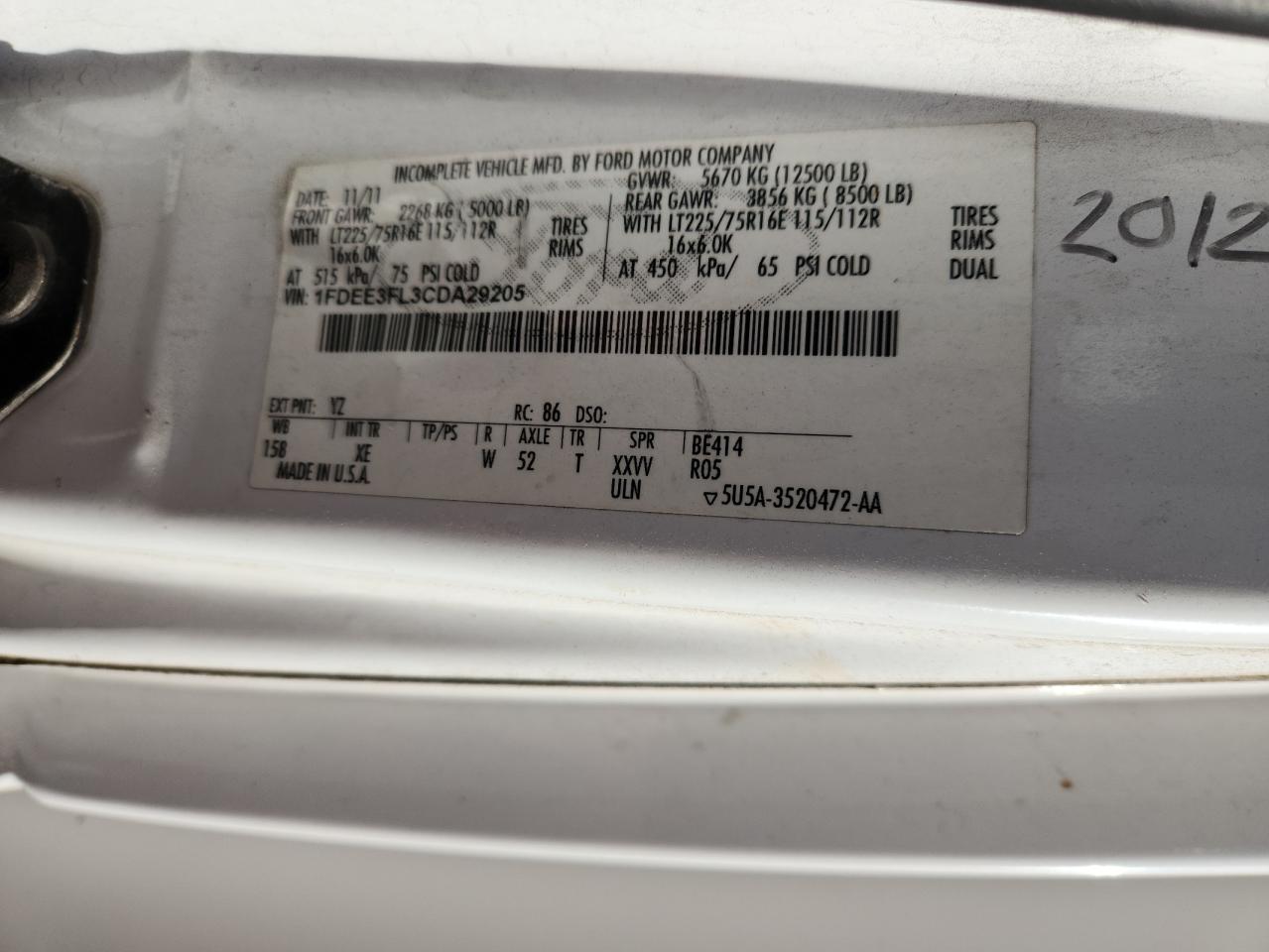 Ford Econoline E350 Super Duty Cutaway Van Image 12