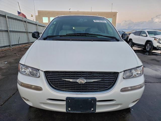 Chrysler Minivan Limited Image 13