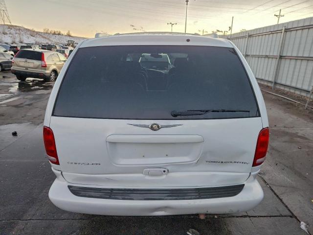 Chrysler Minivan Limited Image 4