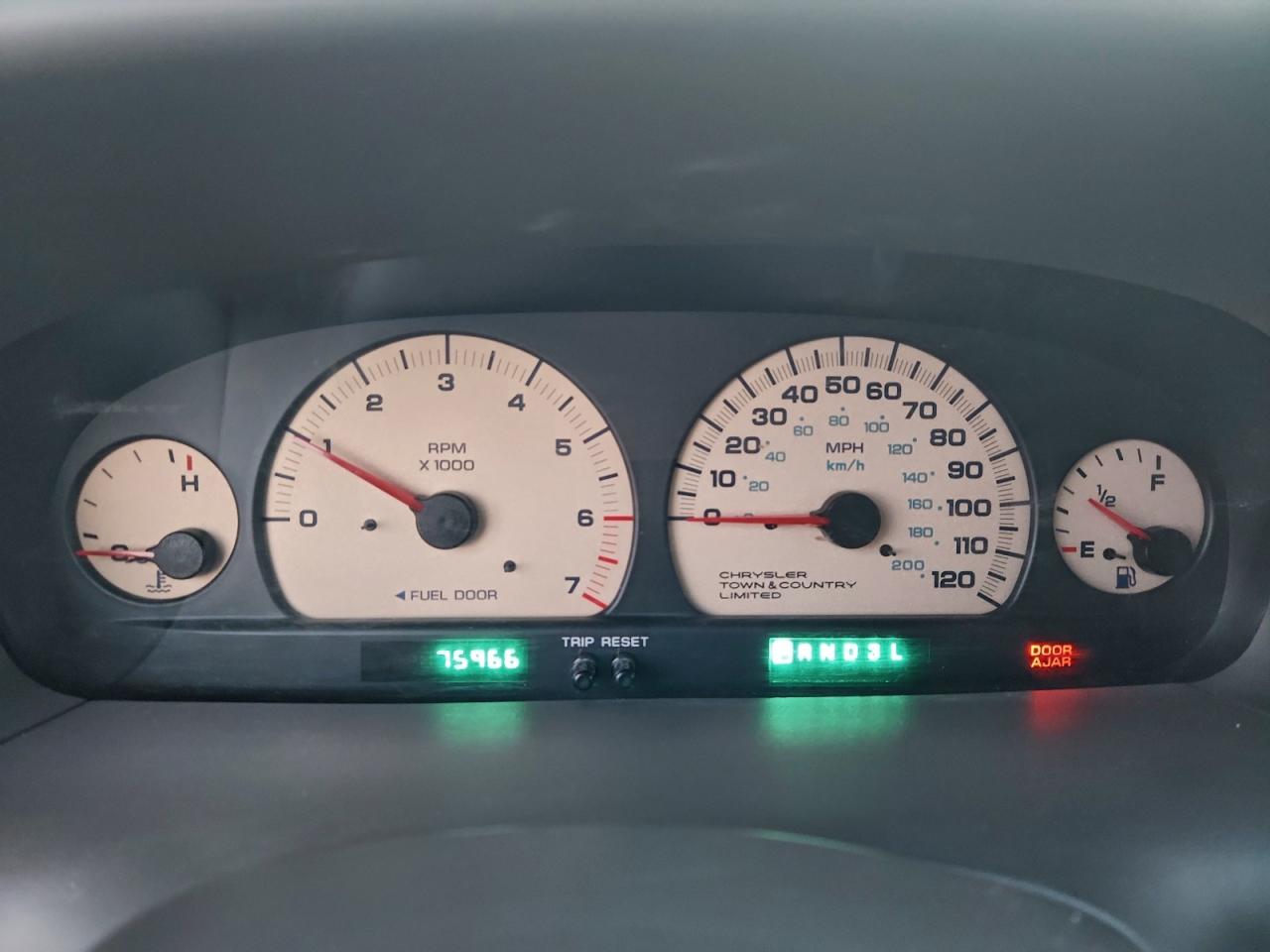 Chrysler Minivan Limited Image 3