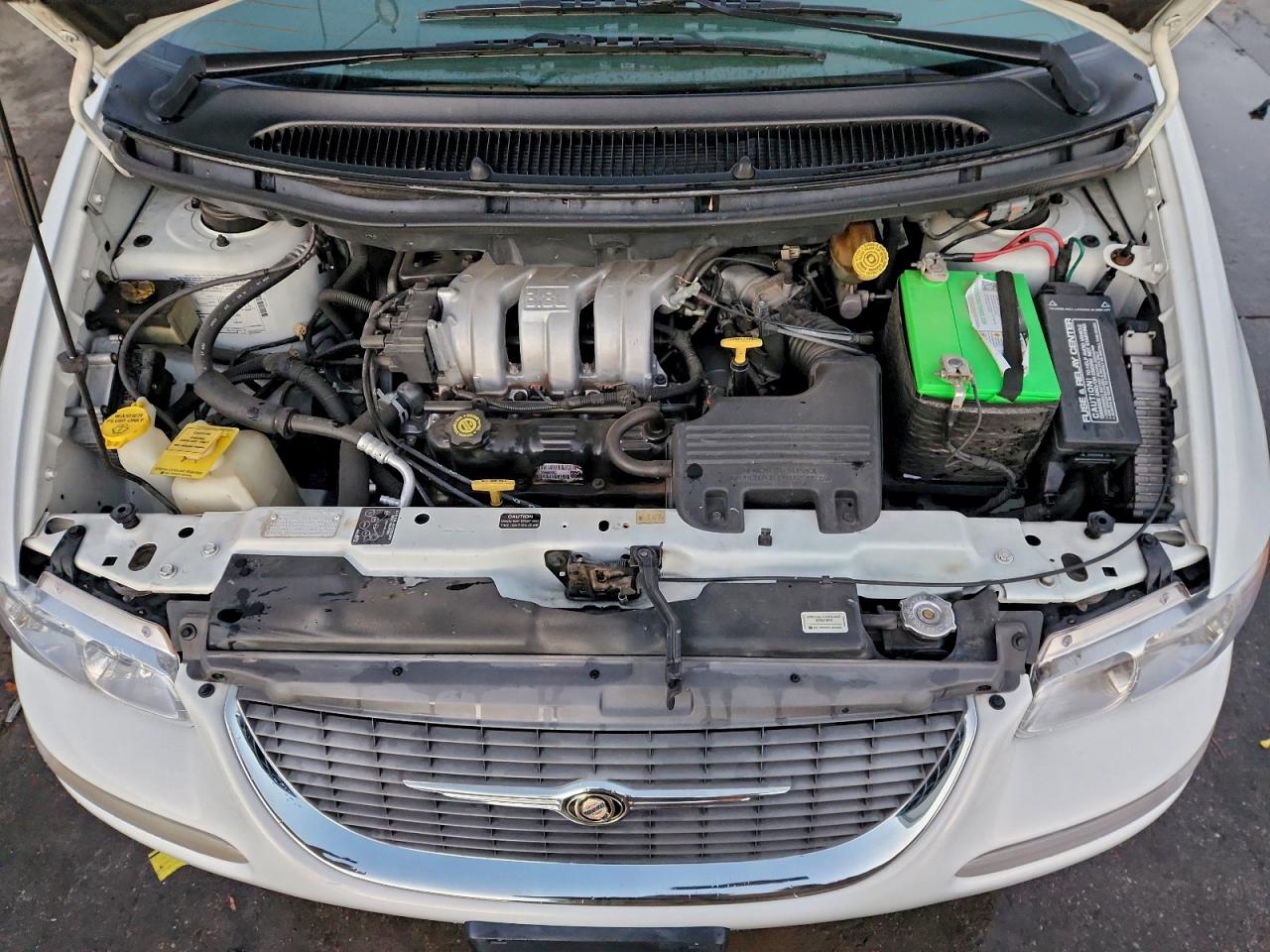 Chrysler Minivan Limited Image 8