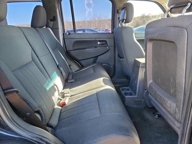 Jeep Liberty Sport Image 6