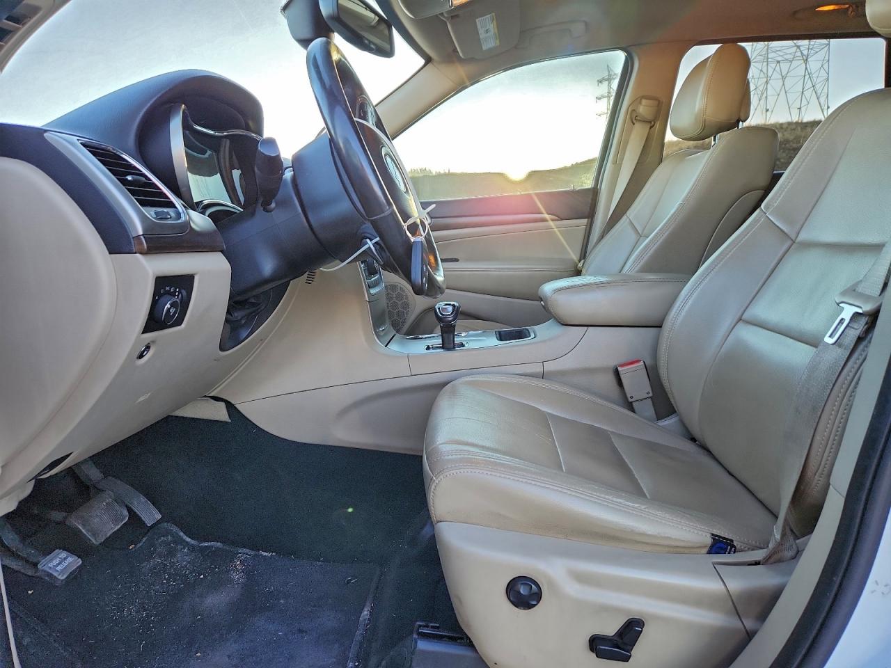 Jeep Grand Cherokee Laredo Image 13