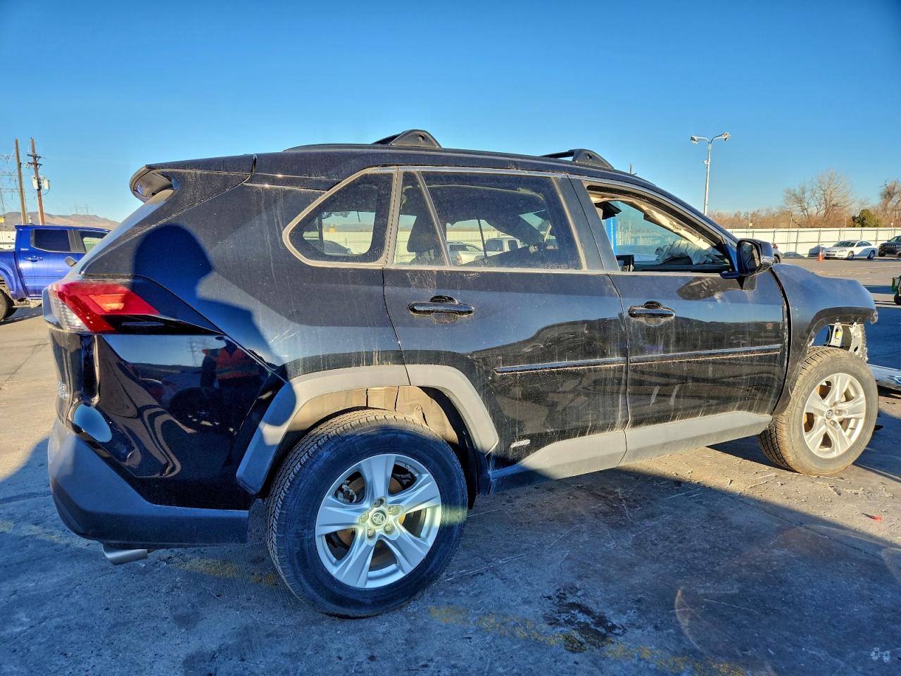 Toyota RAV4 Xle Image 2