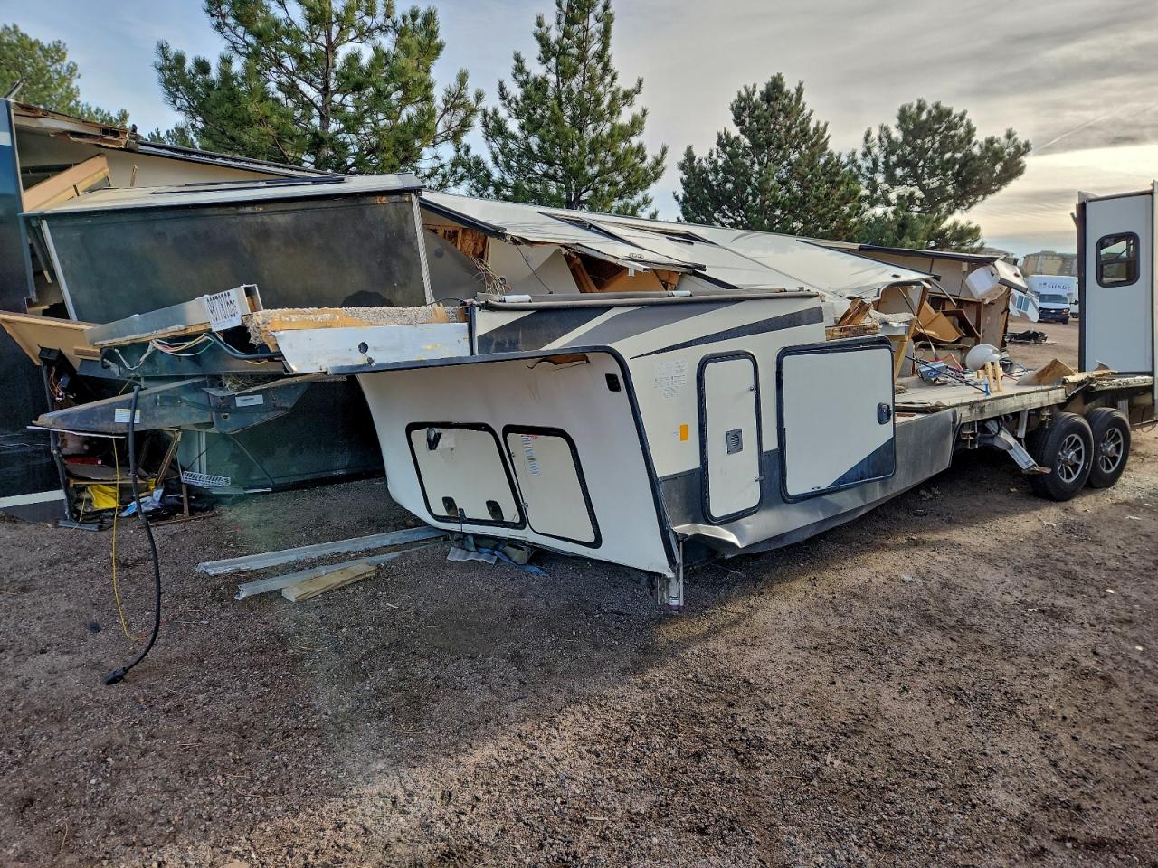 Wildwood Sierra 379 Image 7