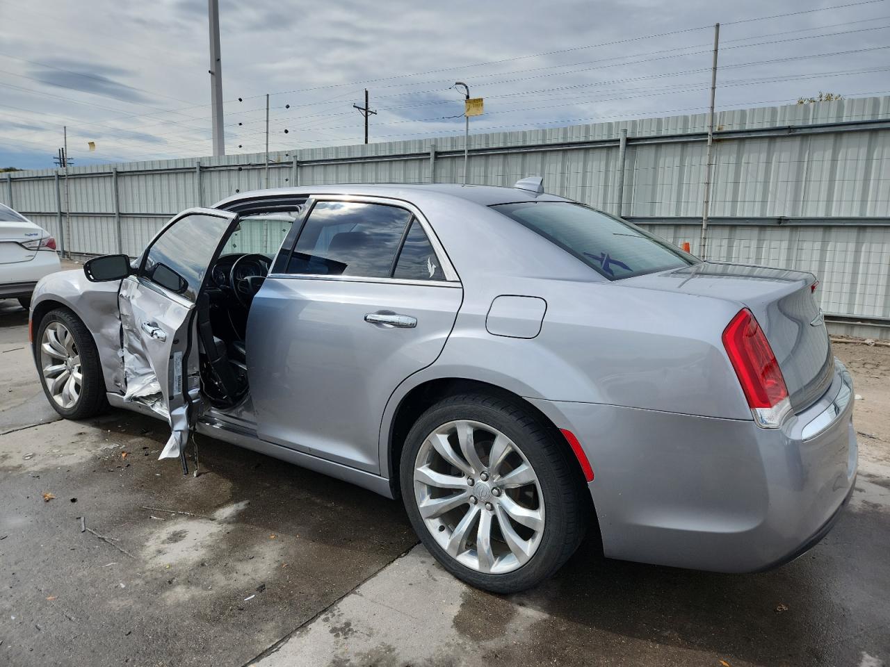 Chrysler 300 Limited Image 12