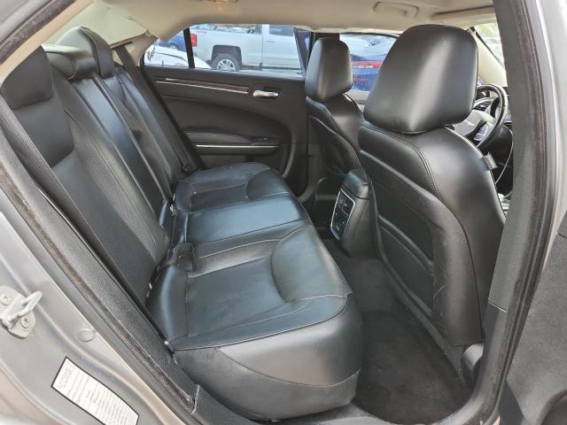 Chrysler 300 Limited Image 6