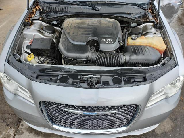 Chrysler 300 Limited Image 7