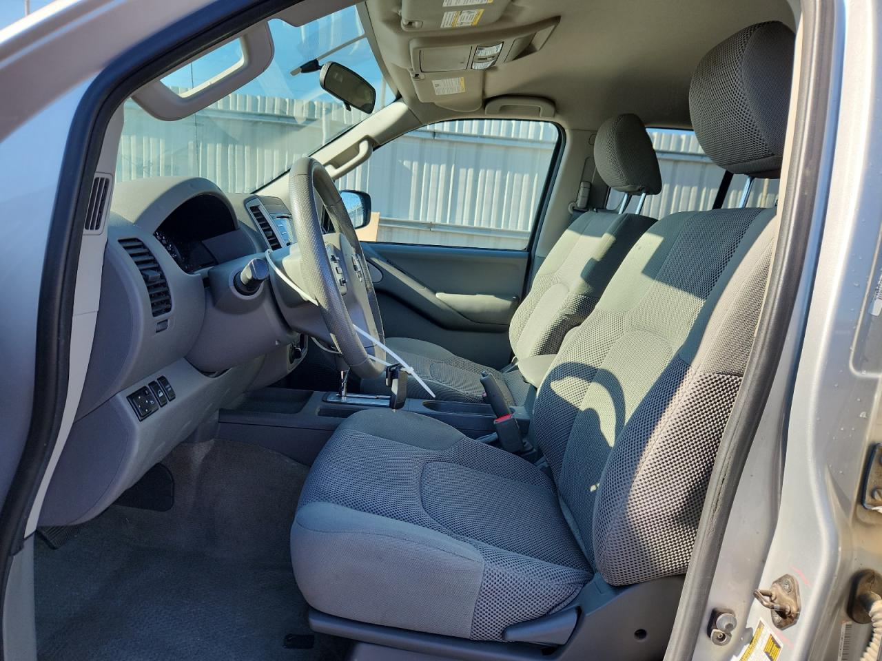 Nissan Frontier S Image 6