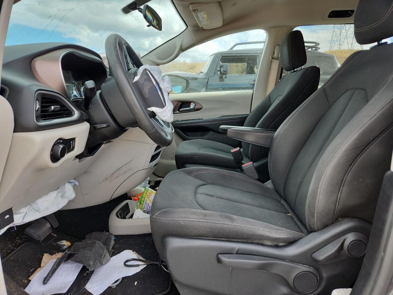 Chrysler Pacifica L Image 3