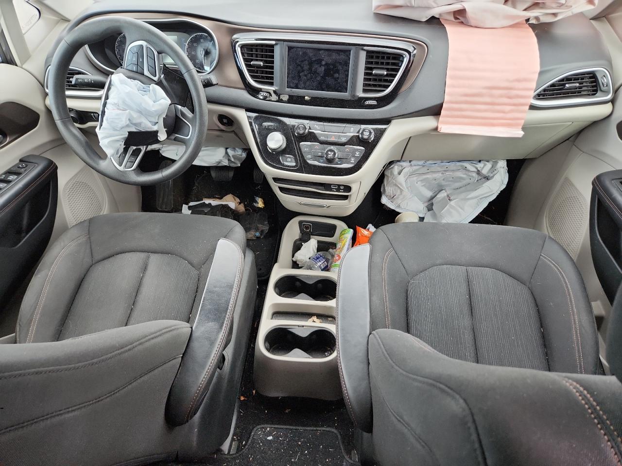 Chrysler Pacifica L Image 6