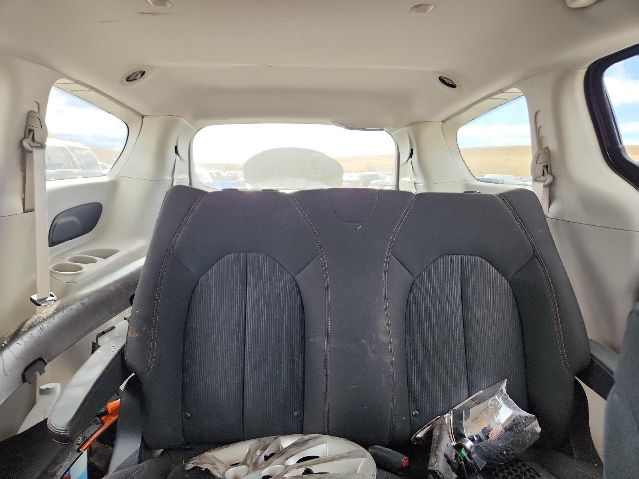 Chrysler Pacifica L Image 12