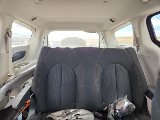 Chrysler Pacifica L Image 12