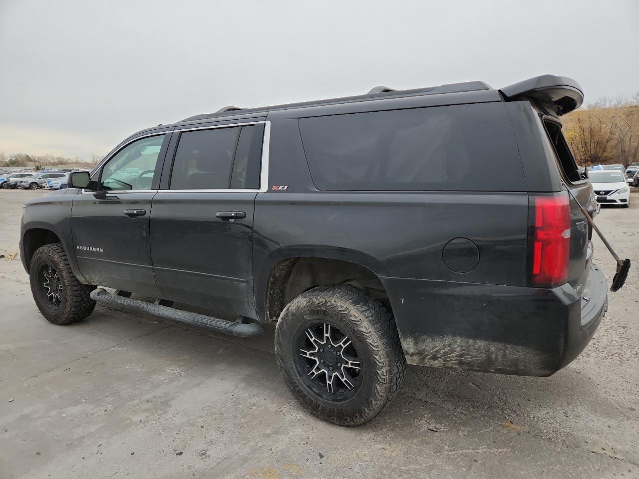 Chevrolet Suburban K1500 Lt Image 6