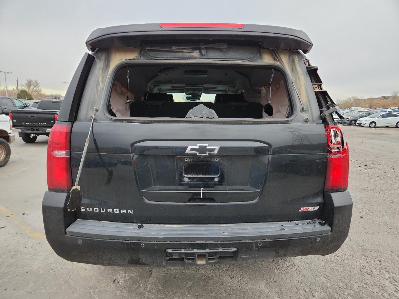 Chevrolet Suburban K1500 Lt Image 4