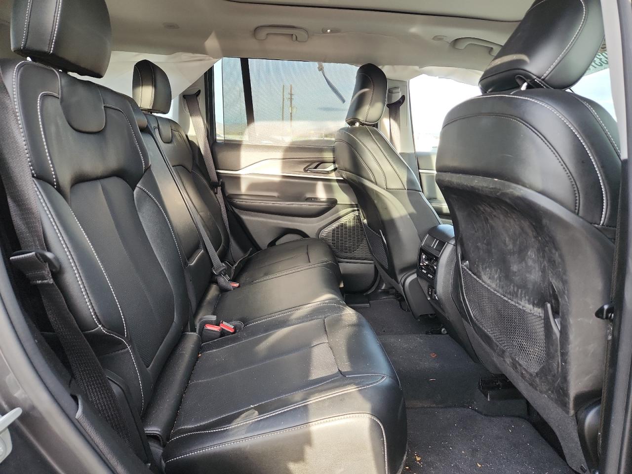 Jeep Grand Cherokee Limited Image 11