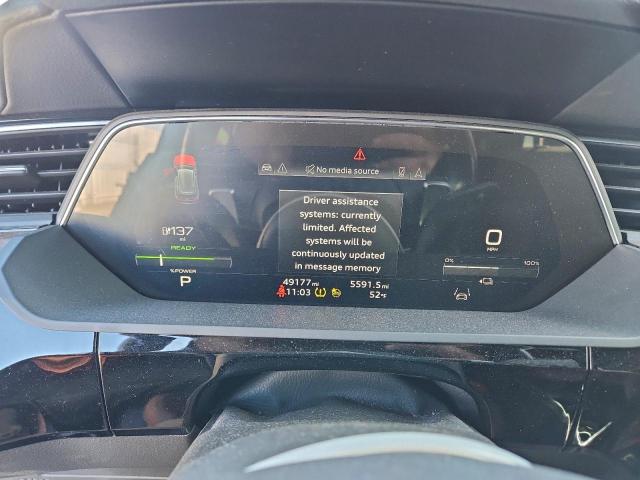 Audi e-tron Premium Image 3