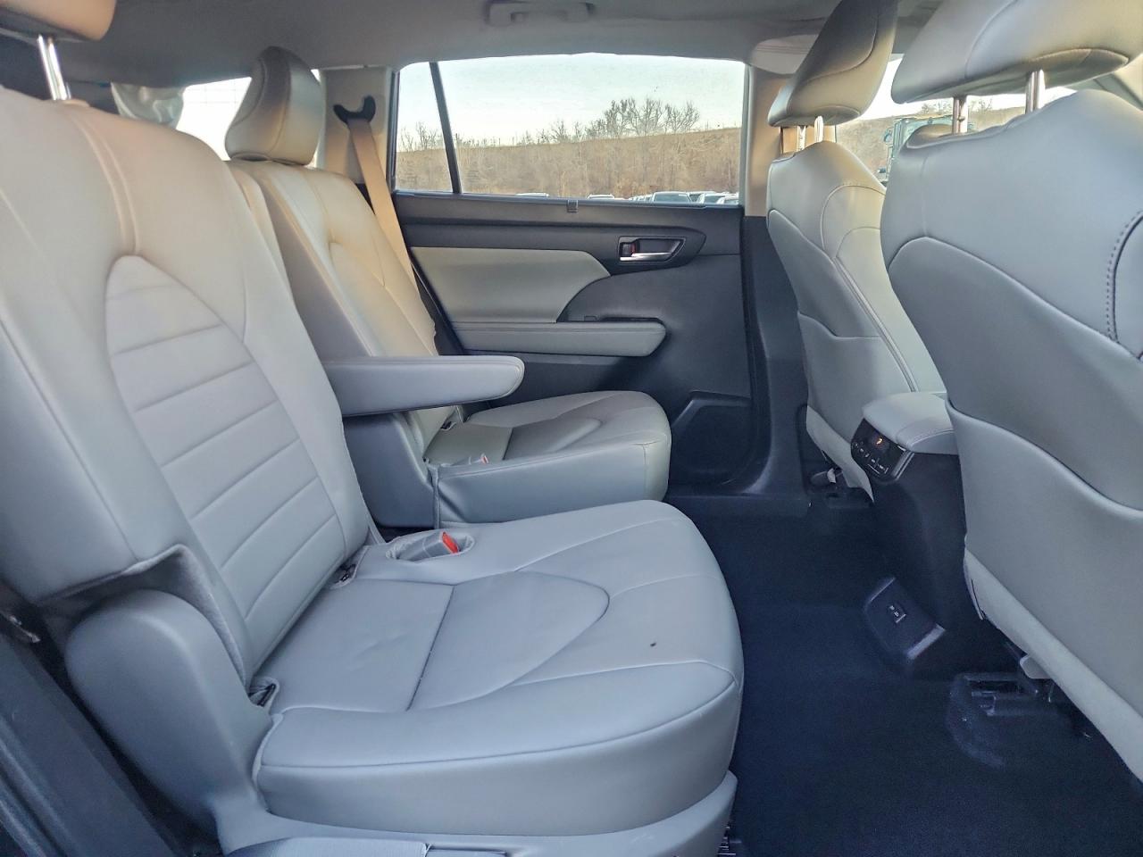 Toyota Highlander Le Image 7