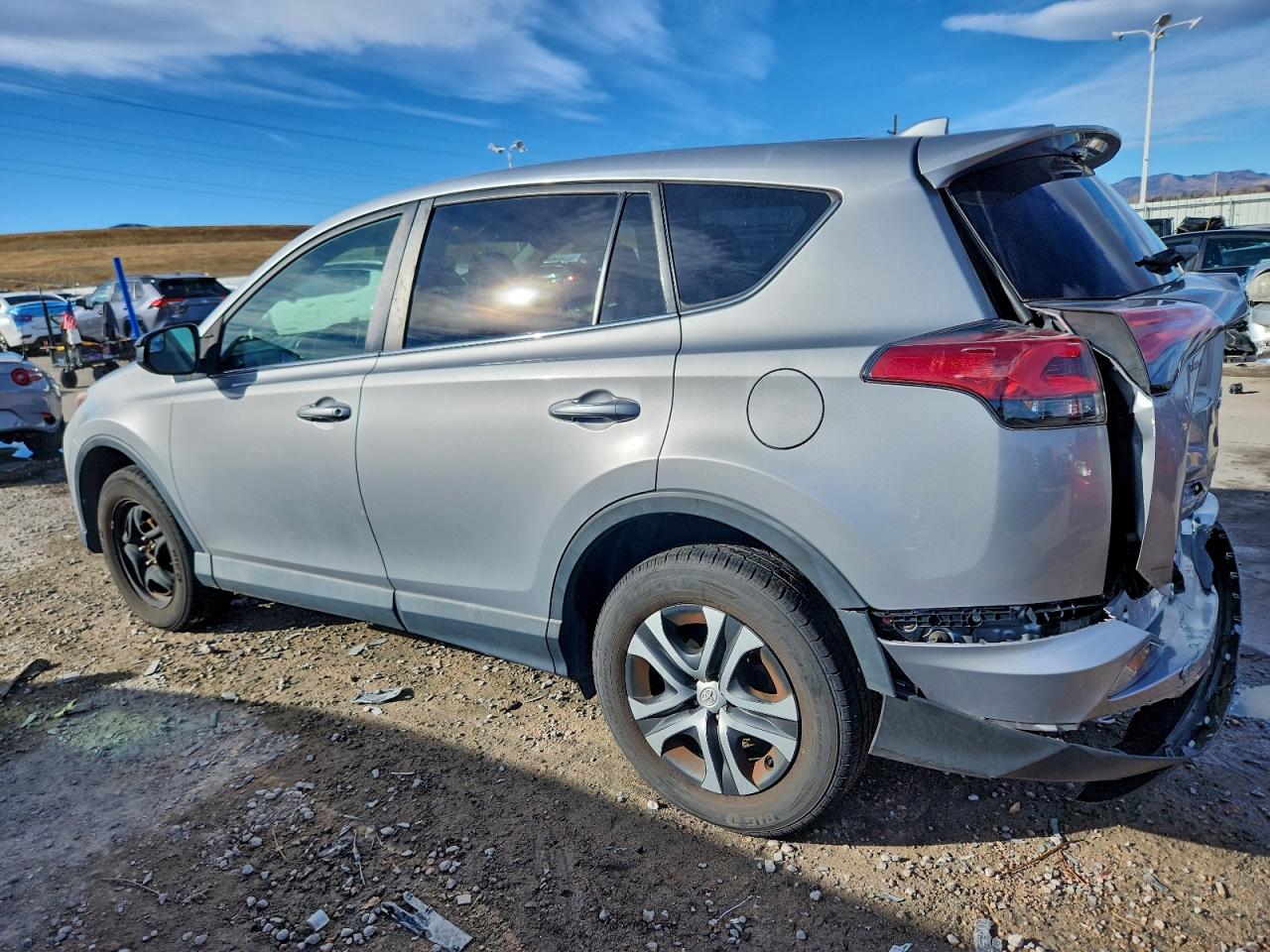 Toyota RAV4 Le Image 3
