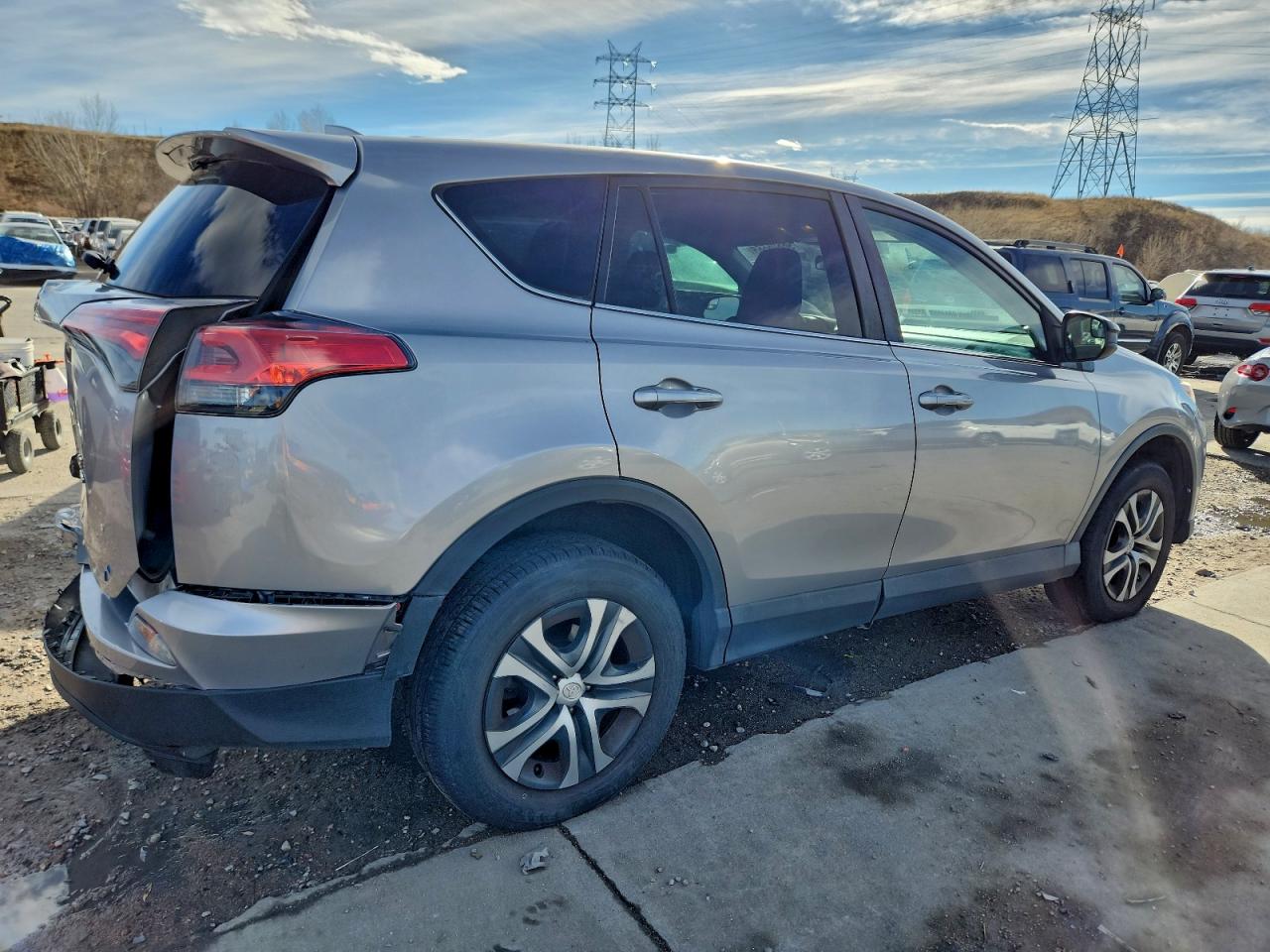 Toyota RAV4 Le Image 11