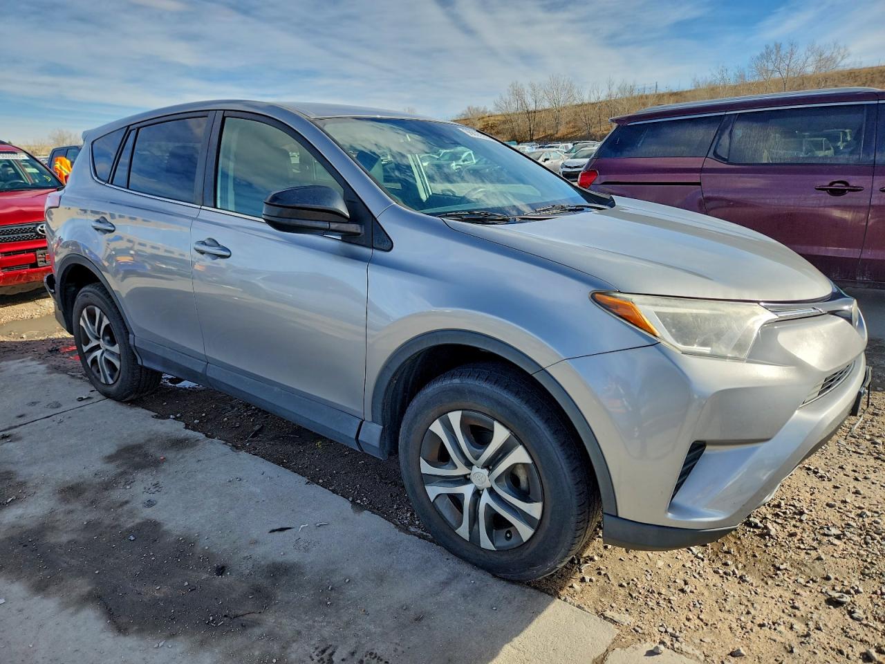 Toyota RAV4 Le Image 2