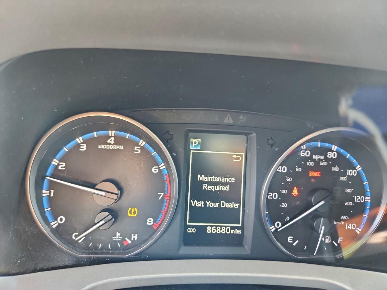 Toyota RAV4 Le Image 12