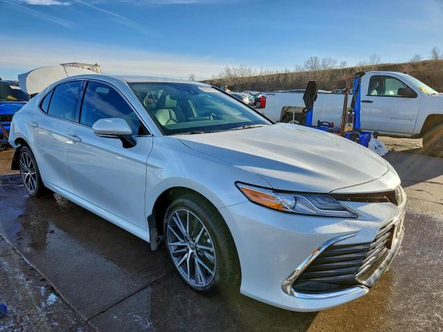 Toyota Camry Xle Image 3