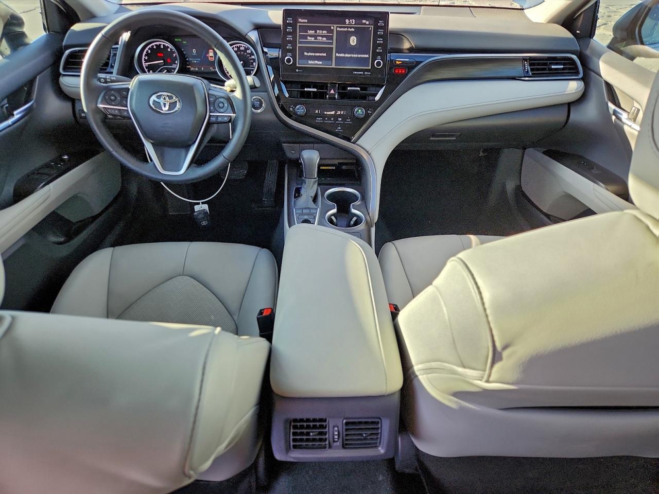 Toyota Camry Xle Image 4