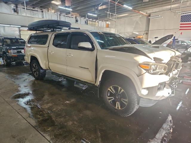 Toyota Tacoma Double Cab Image 3