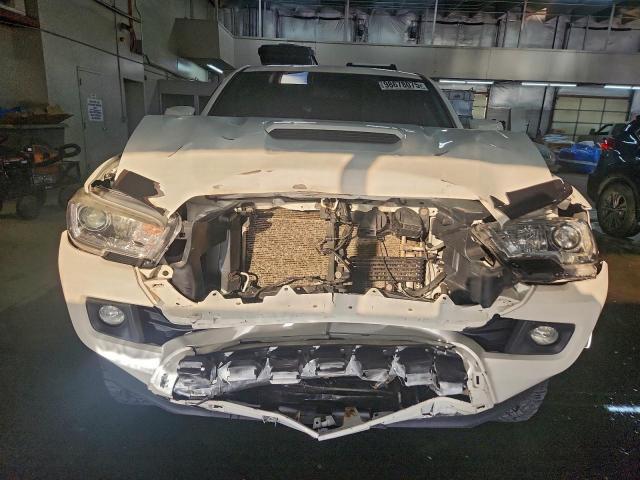 Toyota Tacoma Double Cab Image 2