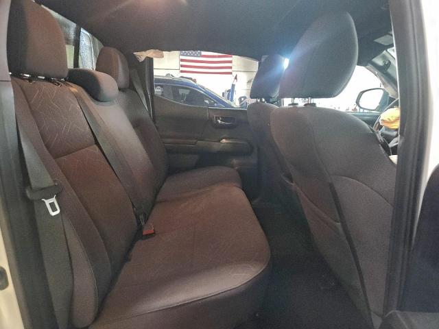 Toyota Tacoma Double Cab Image 12