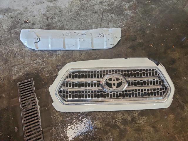 Toyota Tacoma Double Cab Image 10