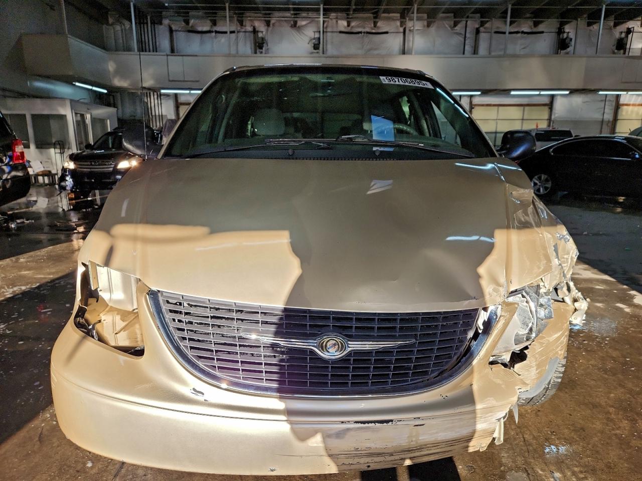 Chrysler Minivan Lx Image 8