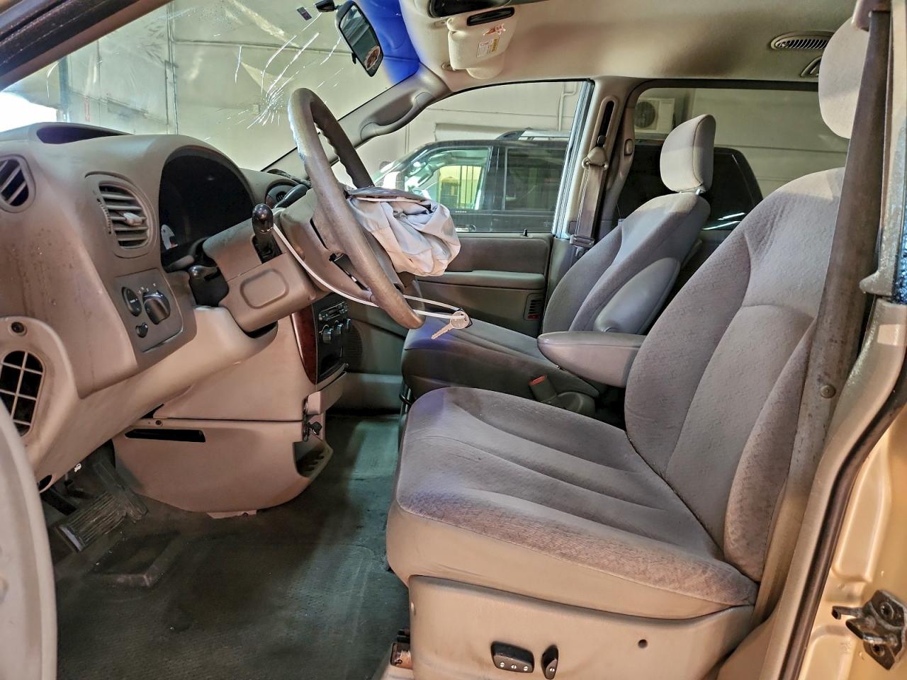 Chrysler Minivan Lx Image 7