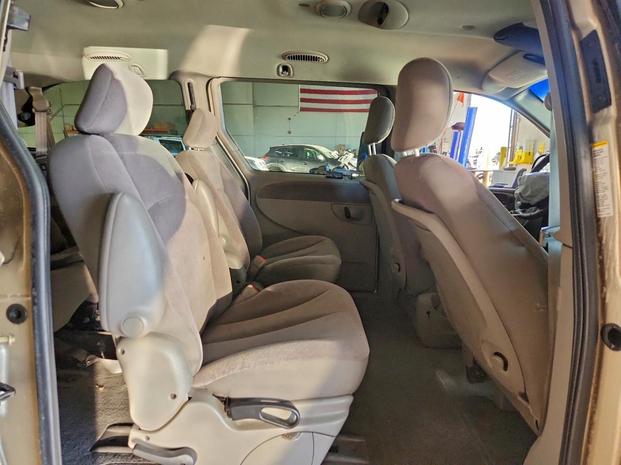 Chrysler Minivan Lx Image 5