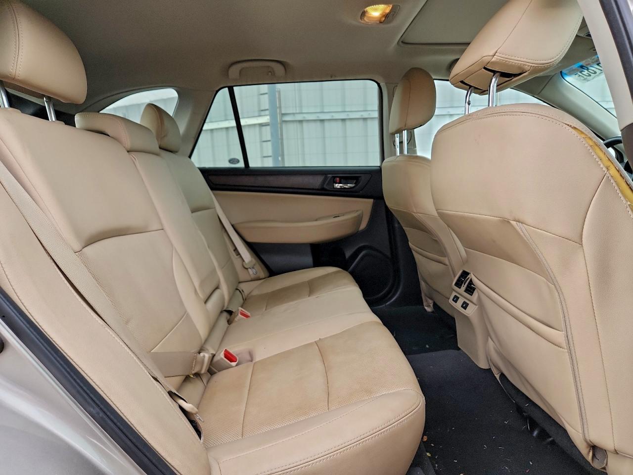 Subaru Outback 2.5i Limited Image 8