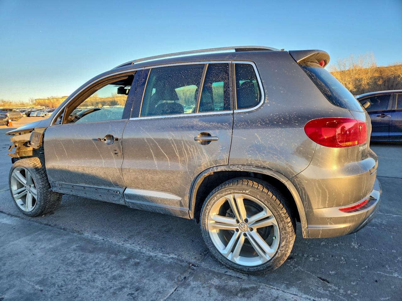 Volkswagen Tiguan S Image 3