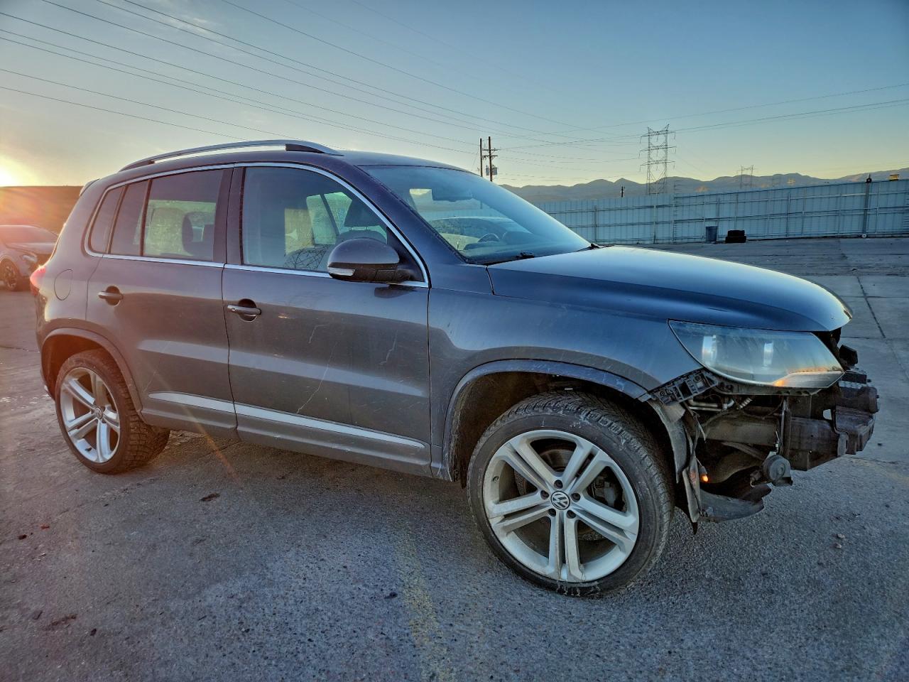 Volkswagen Tiguan S Image 8