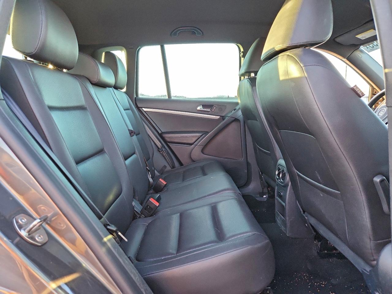 Volkswagen Tiguan S Image 11