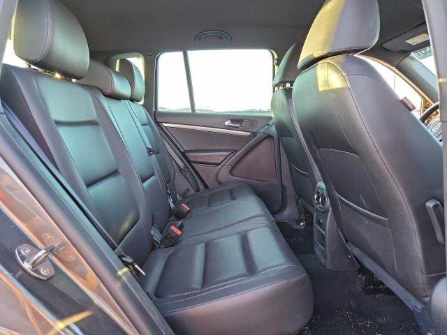 Volkswagen Tiguan S Image 11
