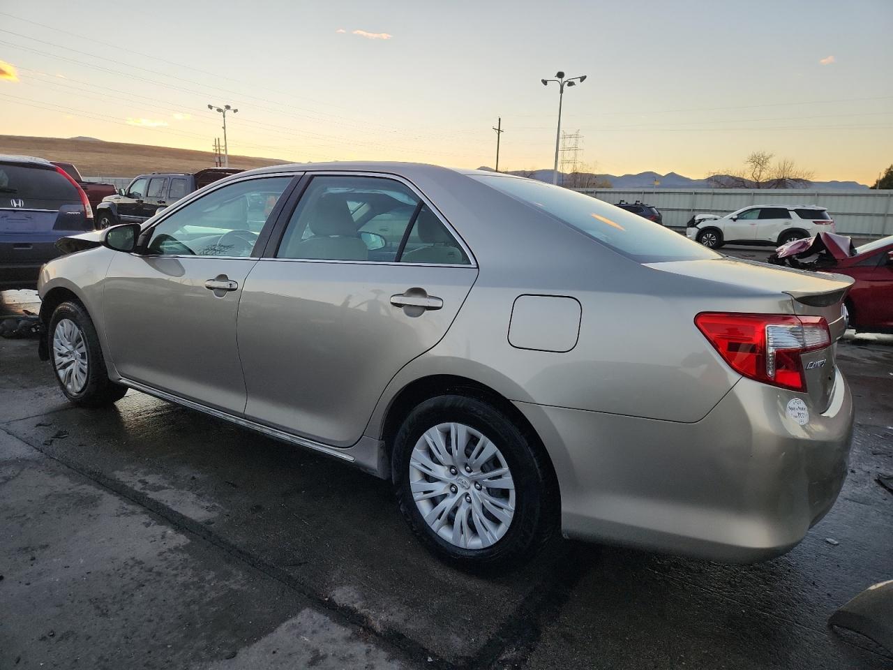 Toyota Camry L Image 3
