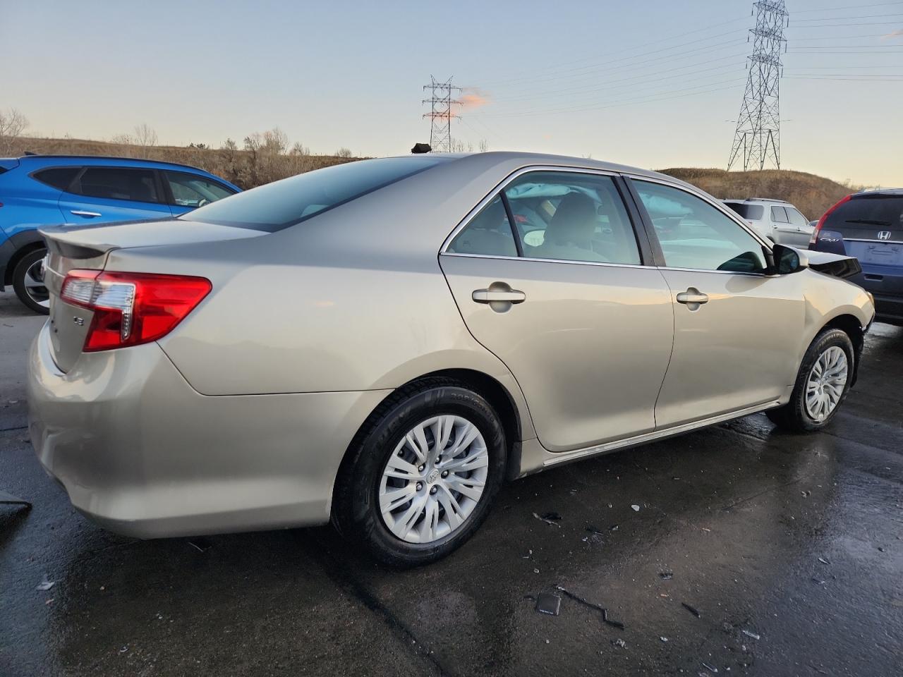 Toyota Camry L Image 9