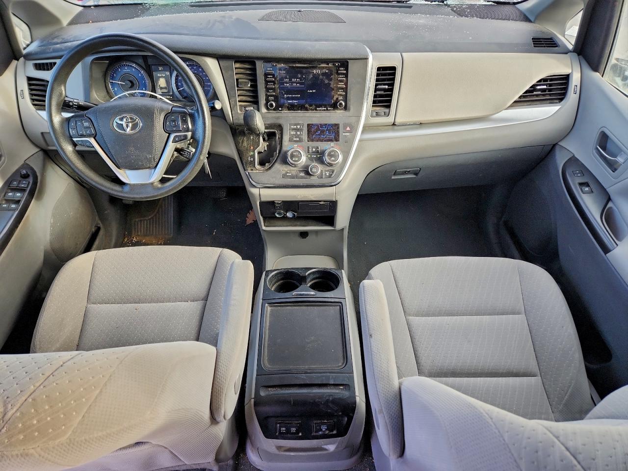 Toyota Sienna Le Image 12