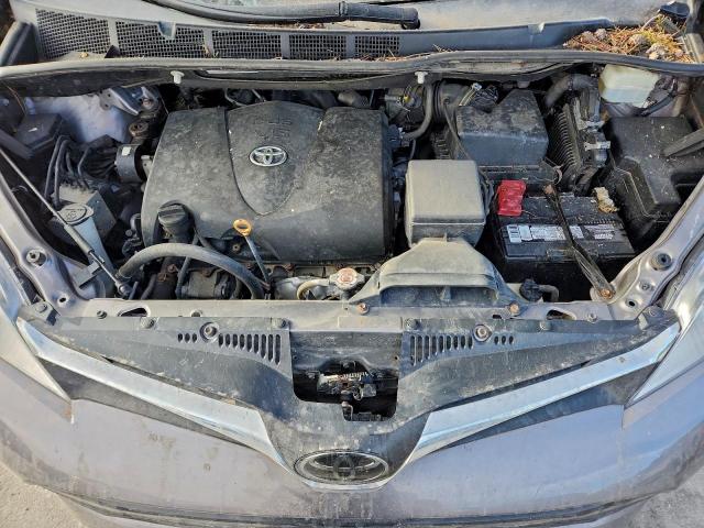 Toyota Sienna Le Image 10