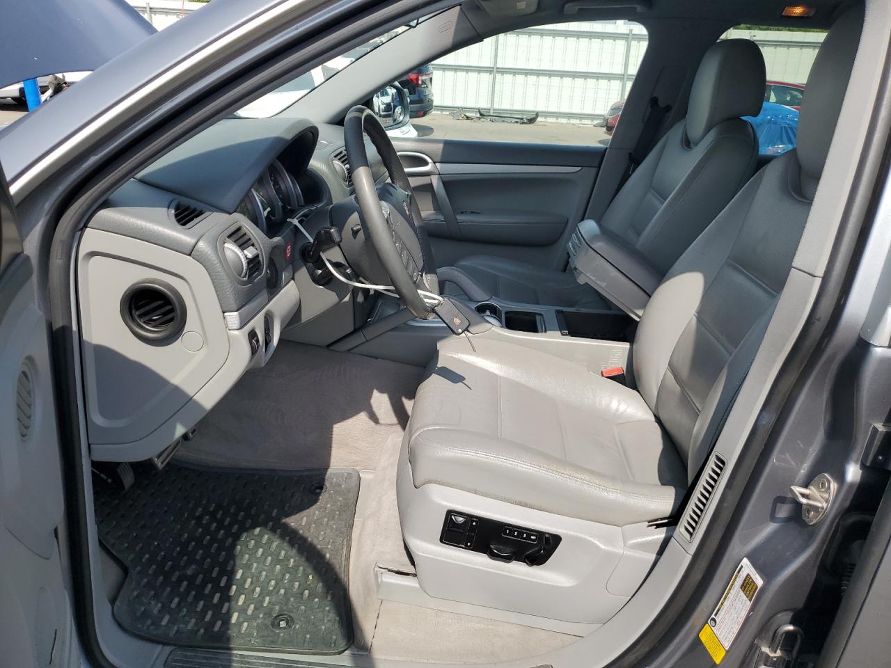 Porsche Cayenne S Image 6