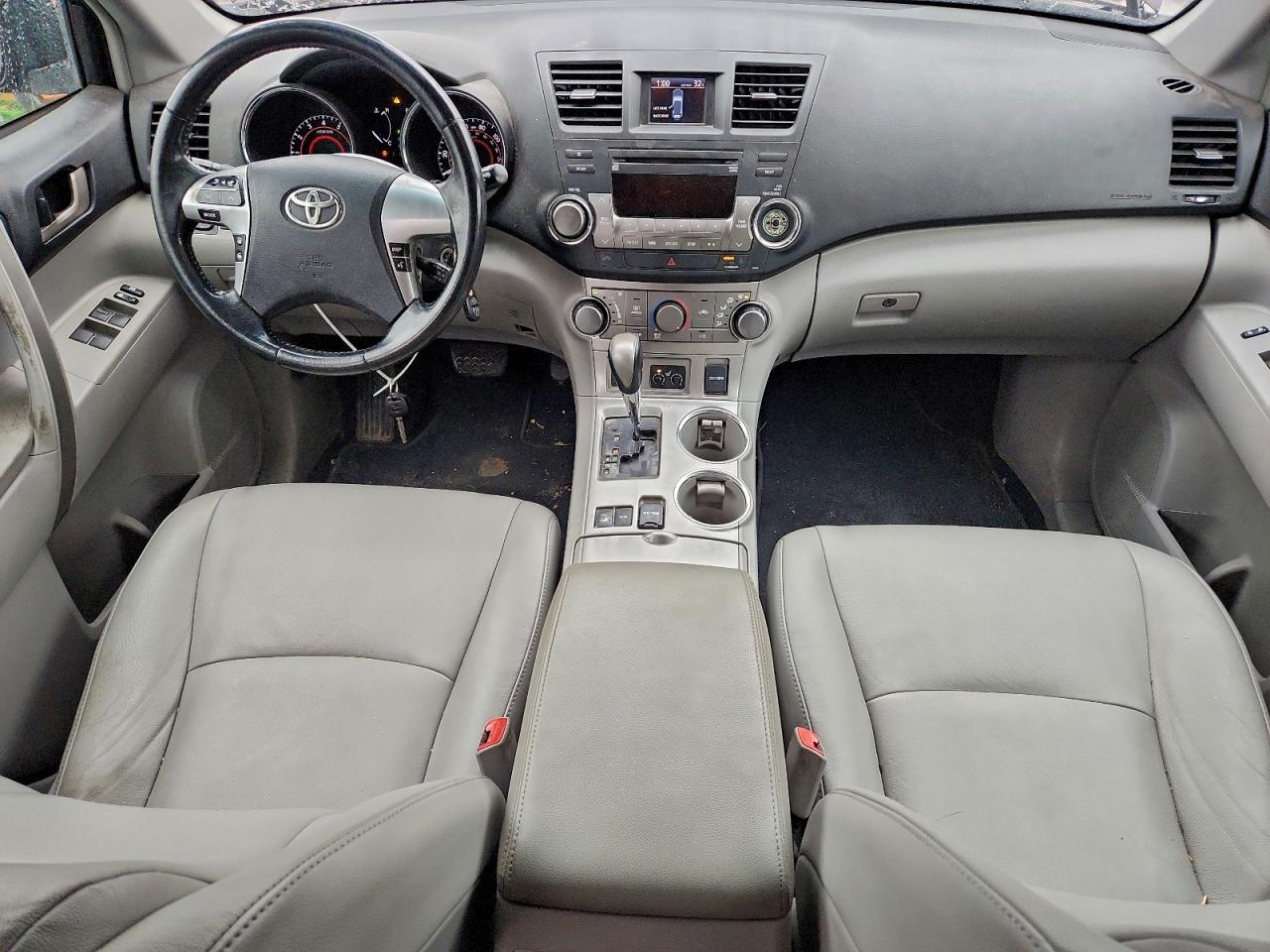 Toyota Highlander Base Image 6