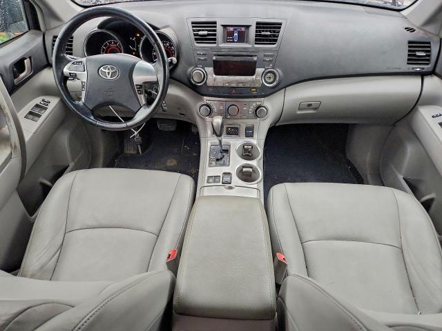 Toyota Highlander Base Image 6